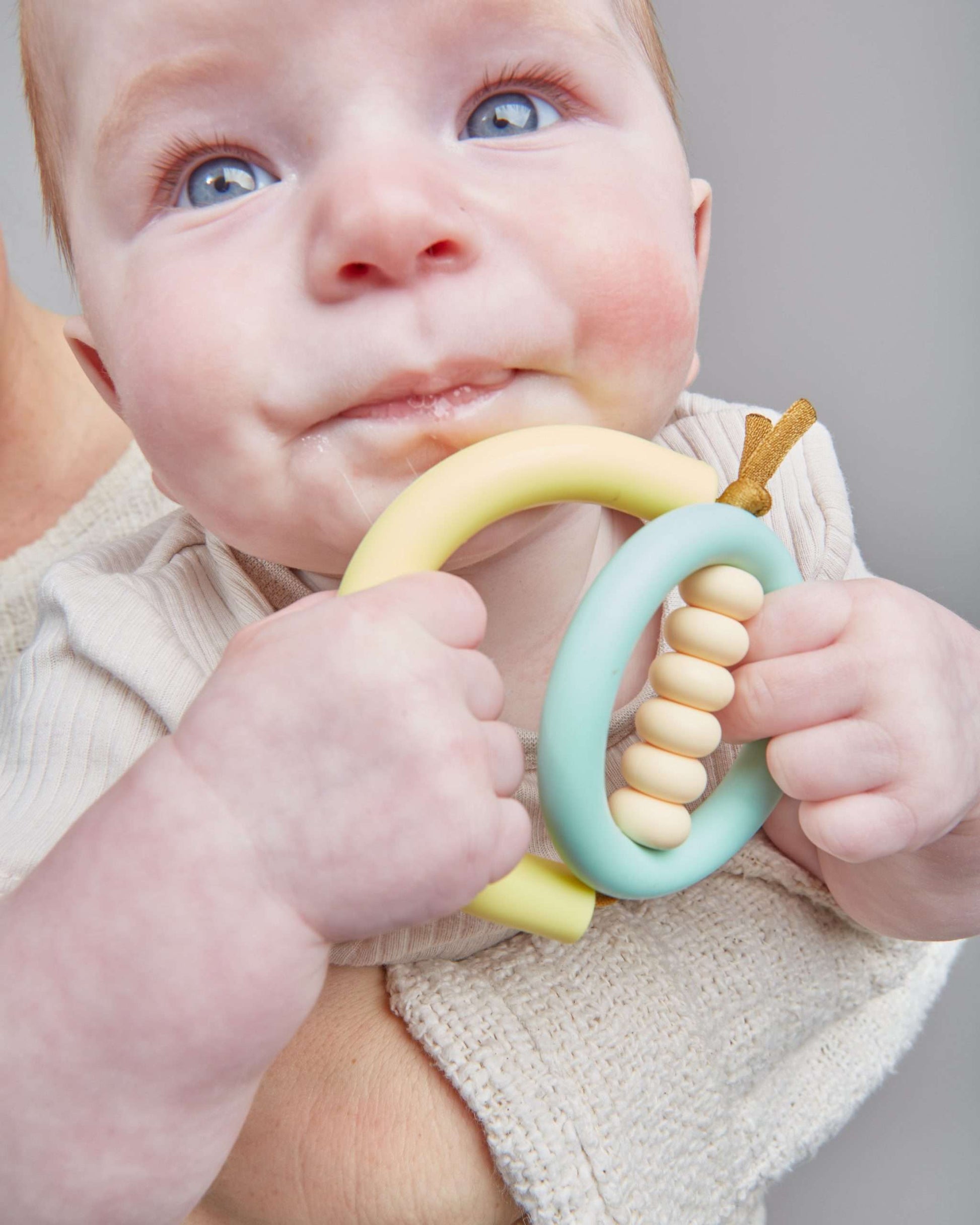 Dewdrop Orbit Teether image 5