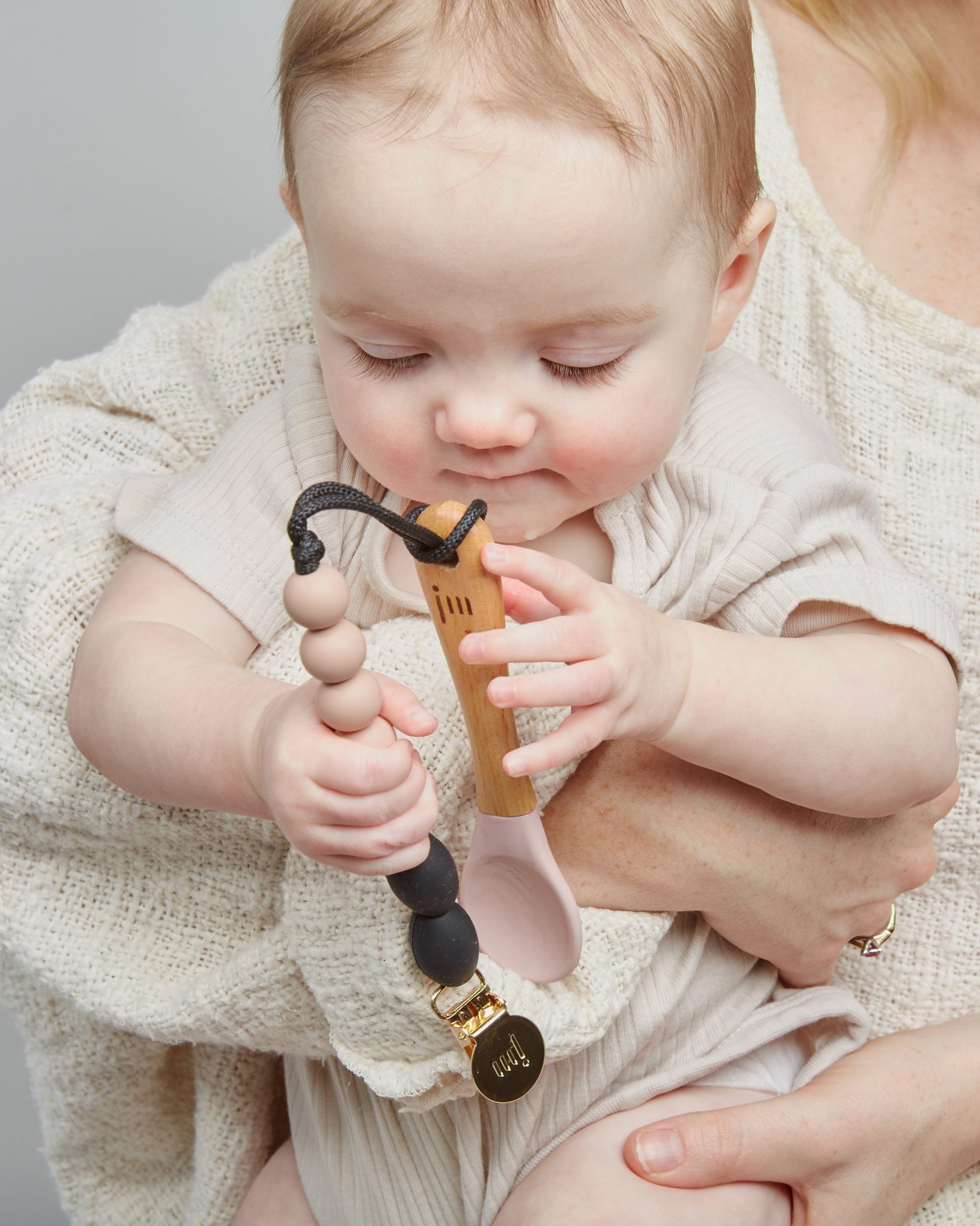 Thistle Feeding Set + Clip image 1
