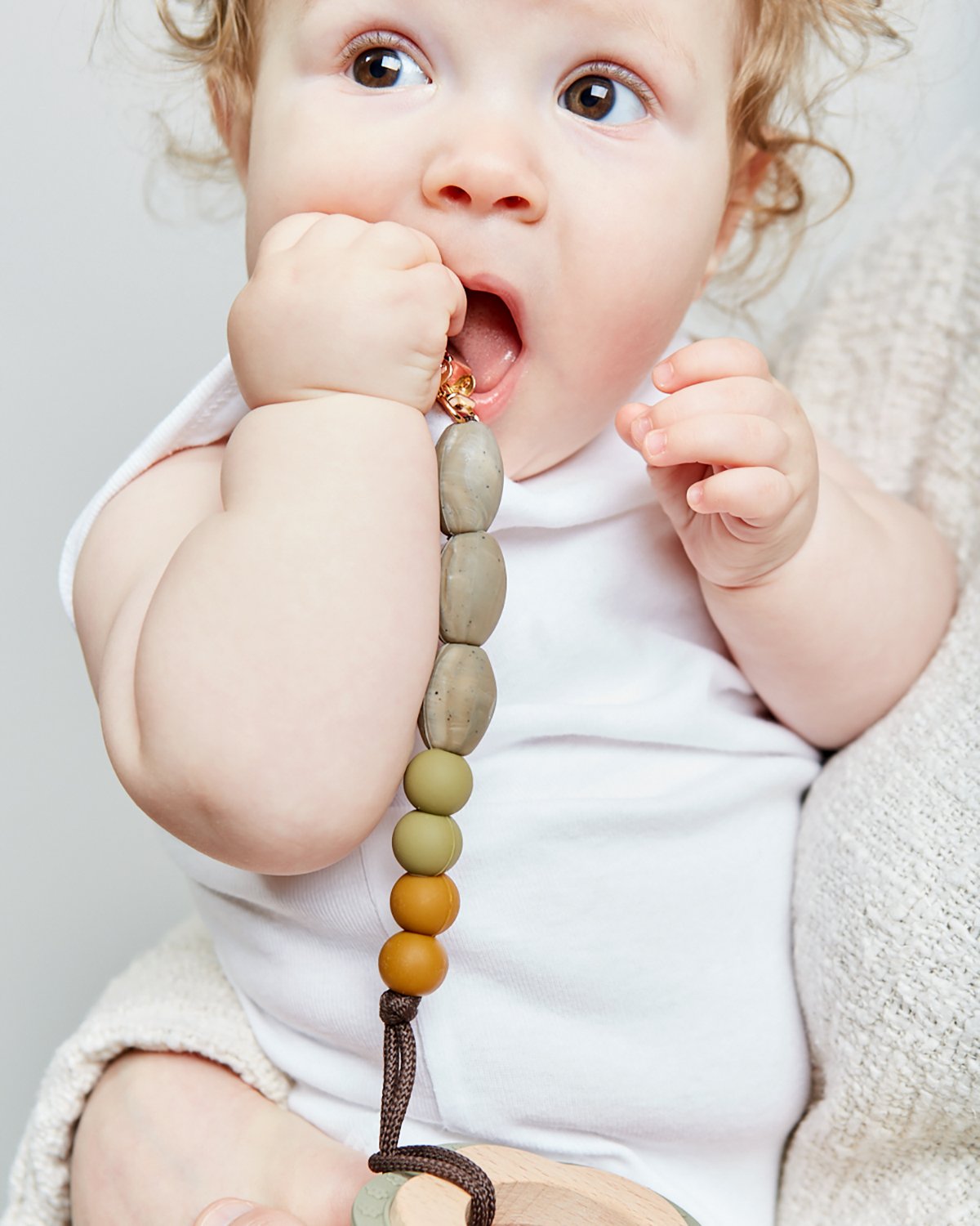 Saddle Teether Clip image 1